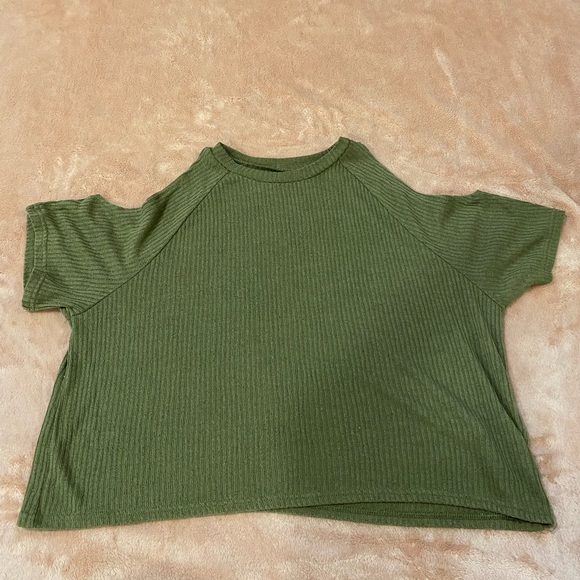 H&M open shoulder crop top - Picture 2 of 3